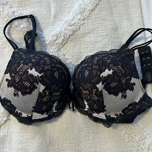 Victoria’s Secret very sexy bra